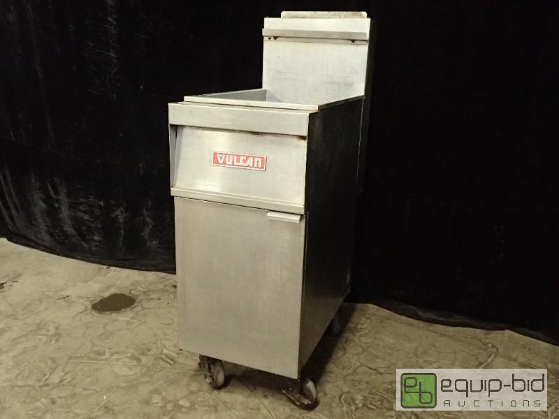 lot 3064 image: Vulcan 35lbs Natural Gas Fryer
