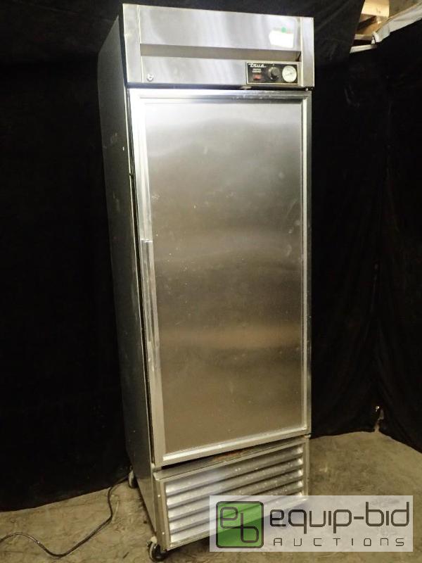 lot 3072 image: True Heated Cabinet Model TH-23