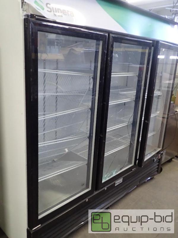 lot 3078 image: Supera 81 White Glass Three-Door Merchandiser (G3M-70-W-1)