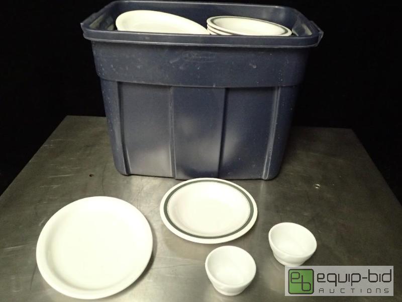 lot 3083 image: Lot of Platters and Plates