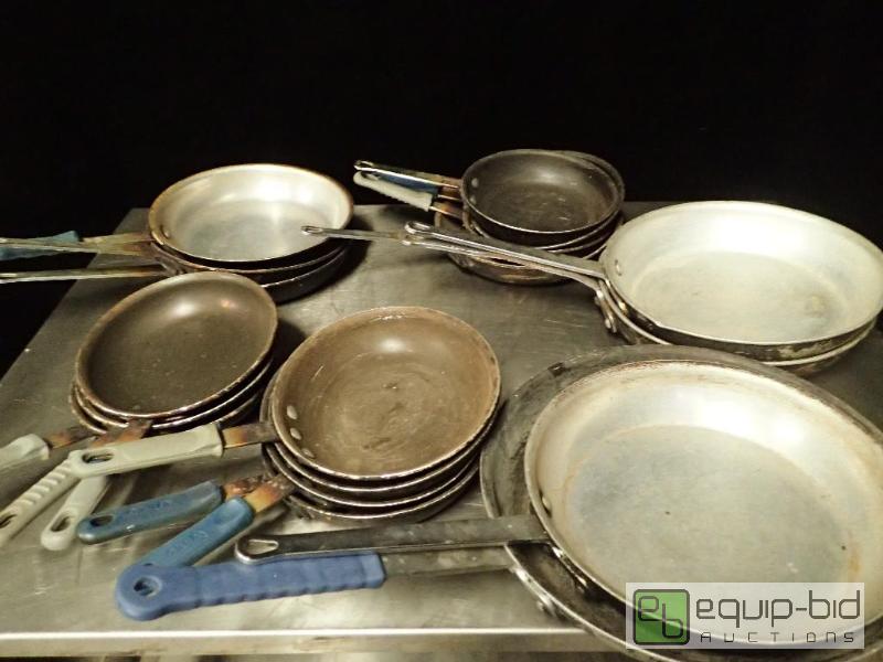 lot 3088 image: (18) Aluminum Skillets