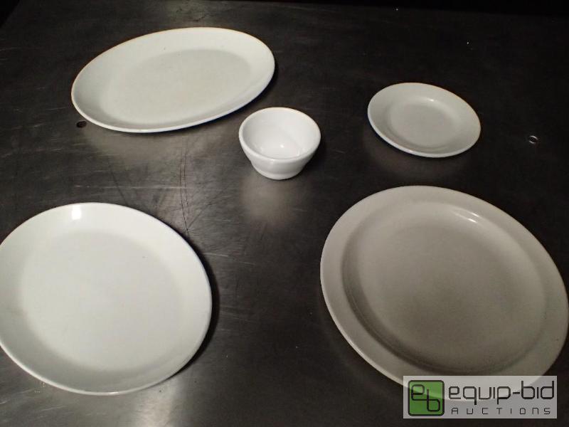 lot 3094 image: Large Tote of Plates, Platters and Bowls