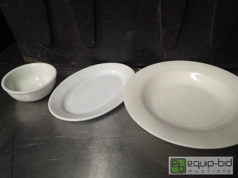 lot 3102 image: Large Tote of Platters, Plates and Bowls