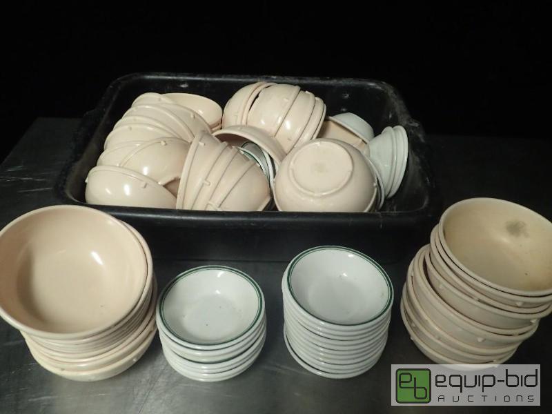 lot 3103 image: Bus Tub Full of Ice CreamSauce Bowls