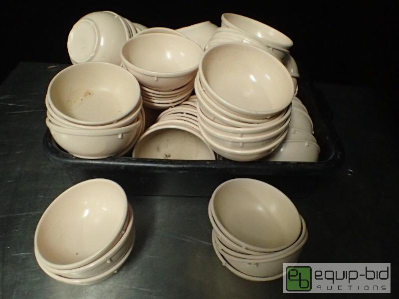lot 3104 image: Bus Tub Full of Ice CreamSauce Bowls