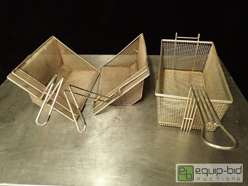 lot 3114 image: (3) Fryer Baskets