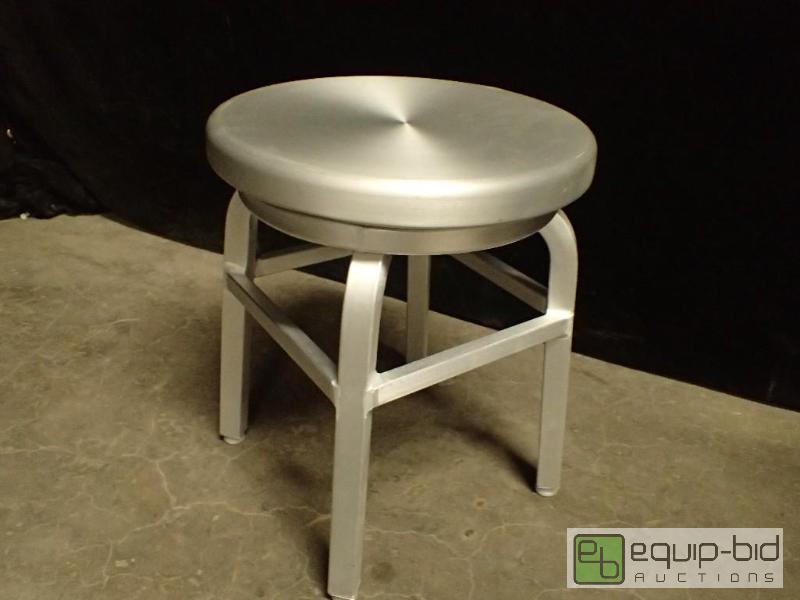 lot 3134 image: Aluminum Swivel Stool