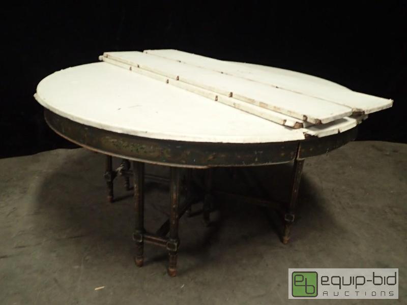 lot 3135 image: Antique Looking Large Round Table