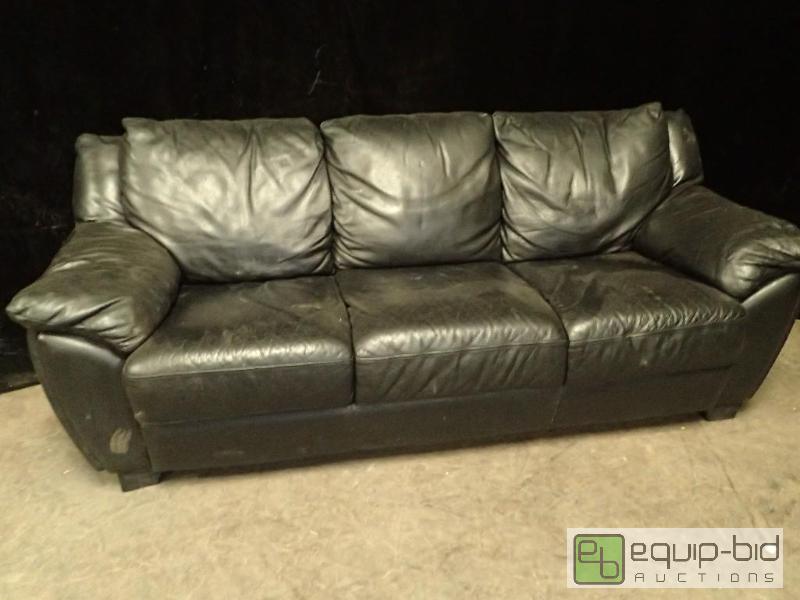 lot 3147 image: Seating Bench with Padded Seat