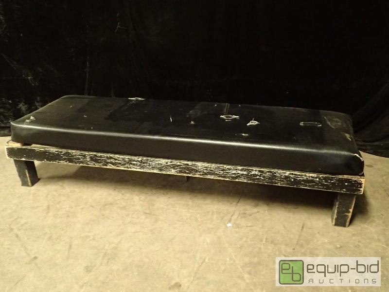 lot 3148 image: Black Couch