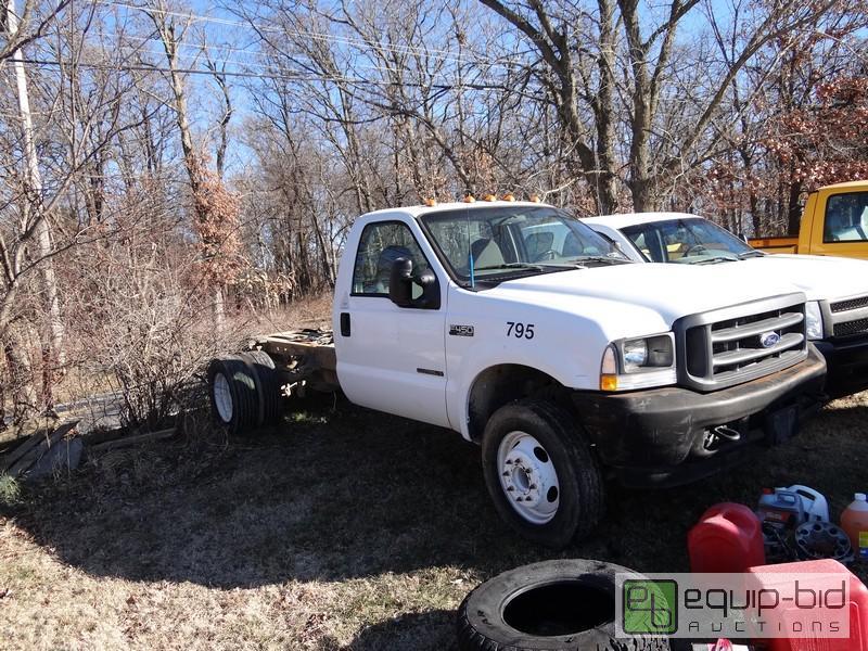 lot 1005 image: 2002 Ford F-450 Pickup Truck, VIN # 1fcxf46f82ec31895