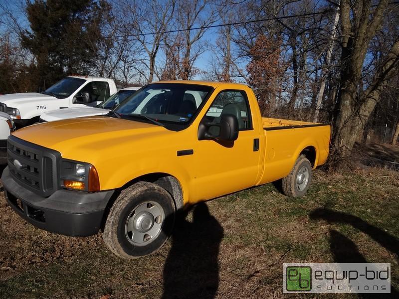 lot 1007 image: 2005 Ford F-250 Pickup Truck, VIN # 1ftnf20585ec24784