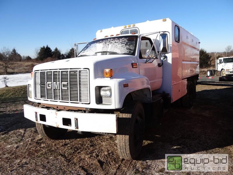 lot 1010 image: VIDEO ADDED 1999 GMC C6500 Truck, VIN # 1gdg6h1d3xj518424