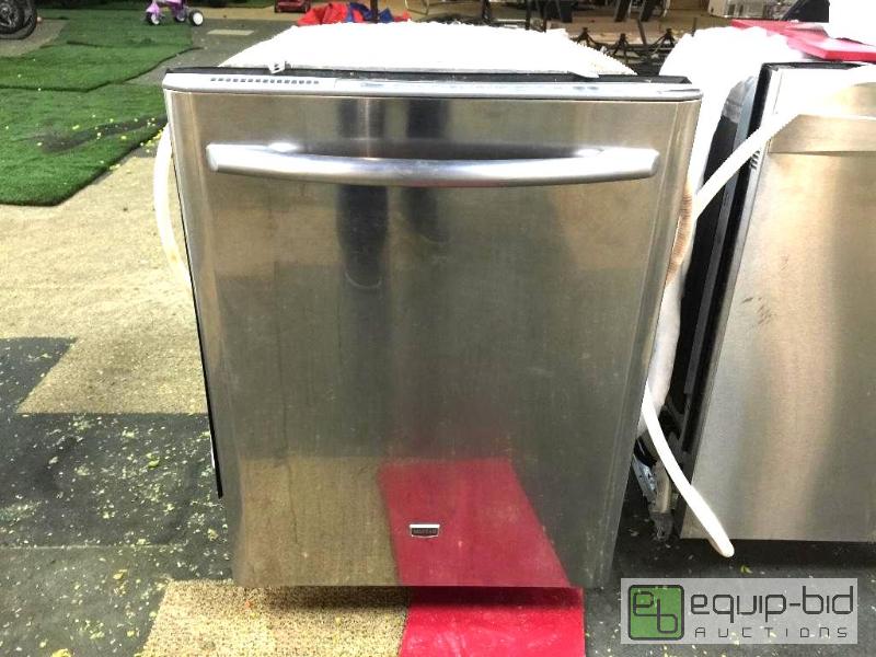 lot 5043 image: Maytag Jetclean Plus Dishwasher with Fully Integrated Controls