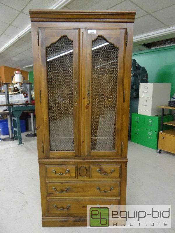lot 1572 image: Ethan Allen 2 pc china cabinet with 3 drawers...