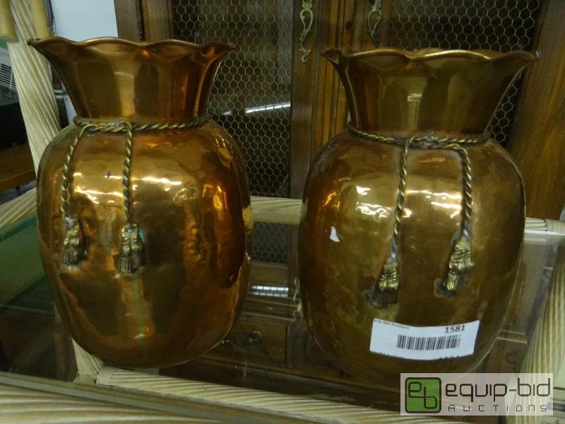 lot 1581 image: Lot of 2 copper pots....