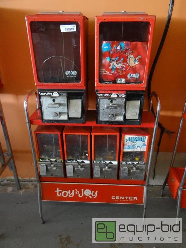 lot 1596 image: Victor toy n joy center with 6 vending machin...
