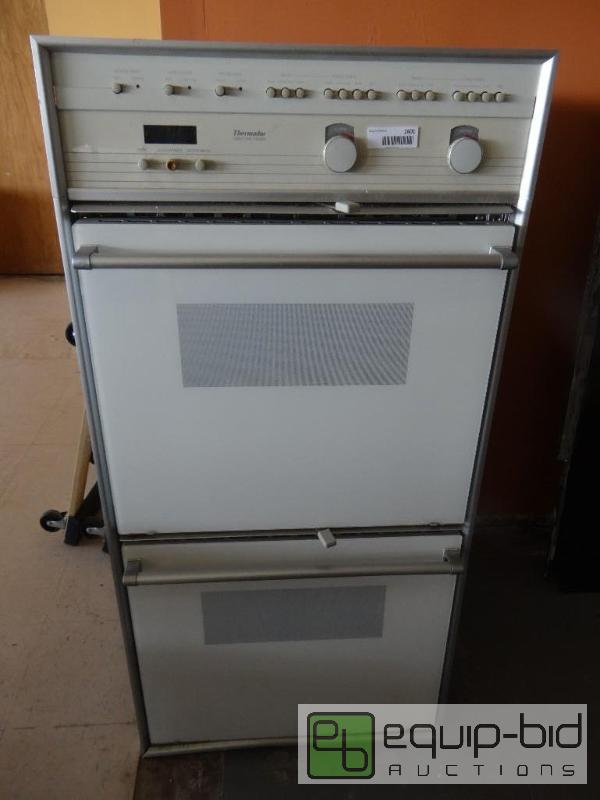 lot 1601 image: Thermador double convection oven. Wall mount....