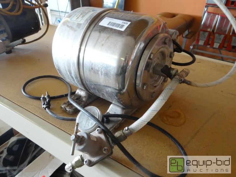 lot 1605 image: Shur flo water boost system....