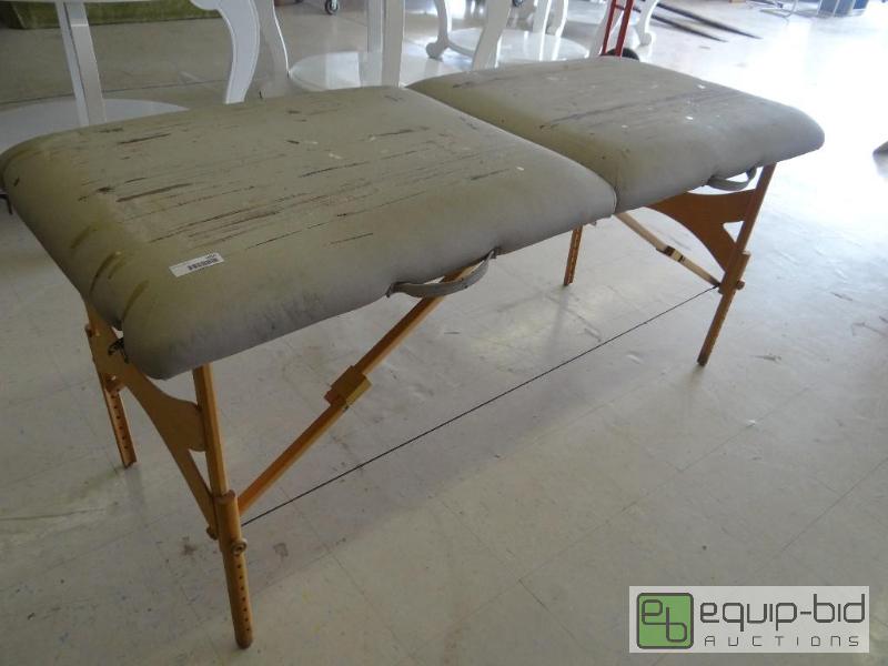 lot 1610 image: Portable folding massage table....