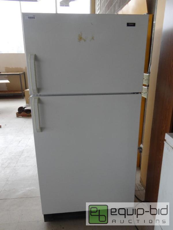 lot 1613 image: Admiral refrigerator.  Looks nice and works a...