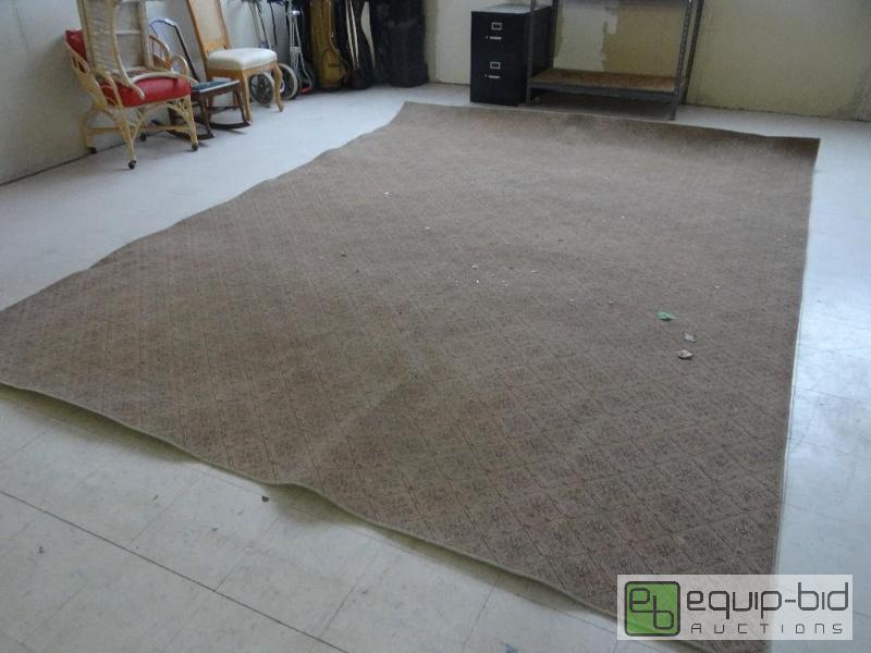lot 1621 image: Large area rug....