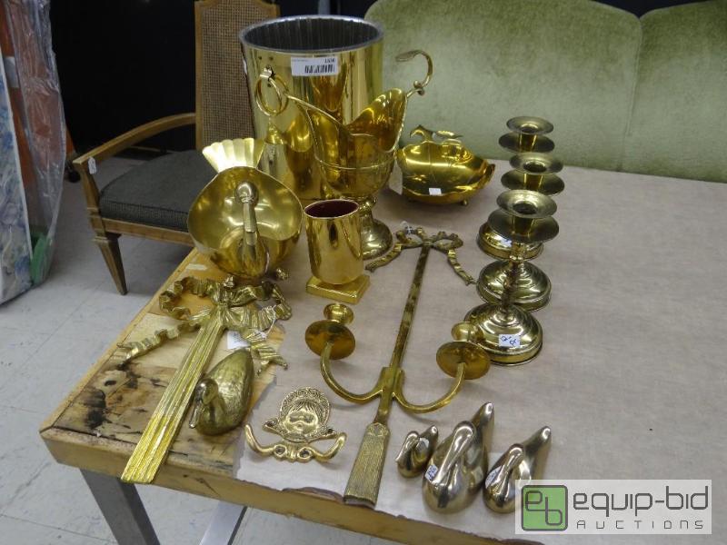 lot 1630 image: Lot of brass items....