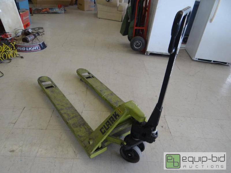 lot 1653 image: Clark heavy duty pallet jack.  Works great. P...