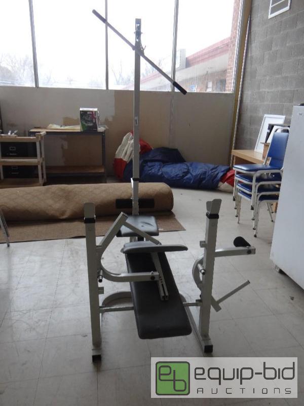 lot 1655 image: Weider 215 weight bench....