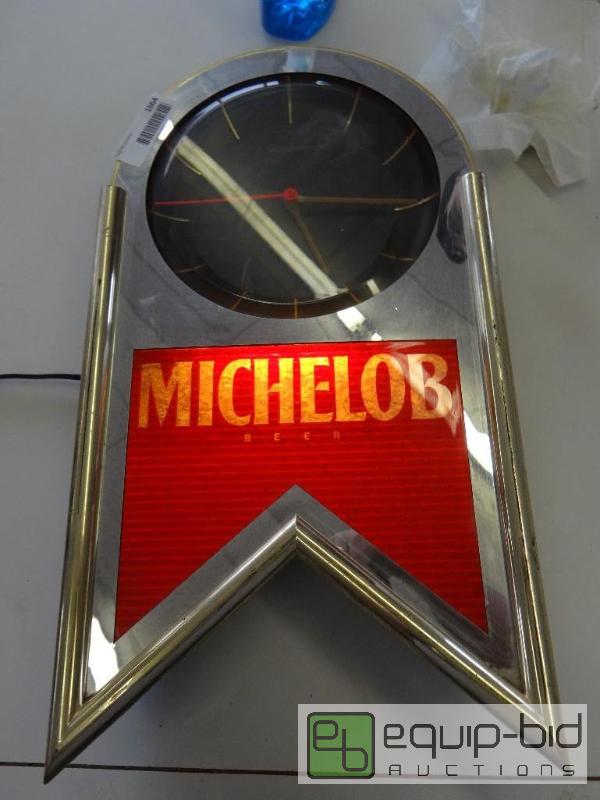 lot 1664 image: Michelob&nbspbeer clock....