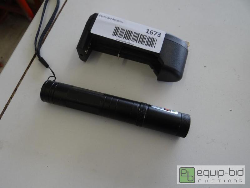 lot 1673 image: Military grade green laser pointer.  3 mile r...