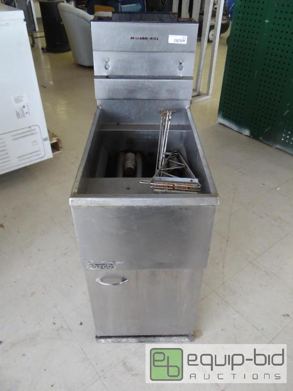 lot 1675 image: Pitco fryer....