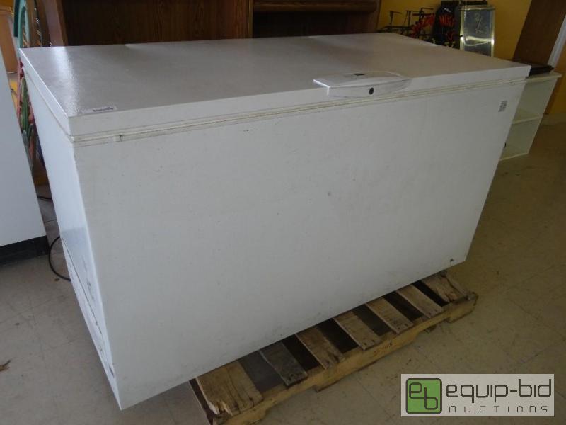 lot 1676 image: Kenmore Elite large chest freezer.  Digital r...
