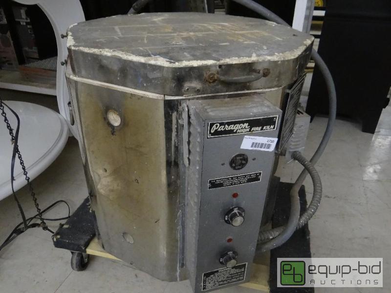 lot 1710 image: Paragon high fire kiln with kiln sitter....