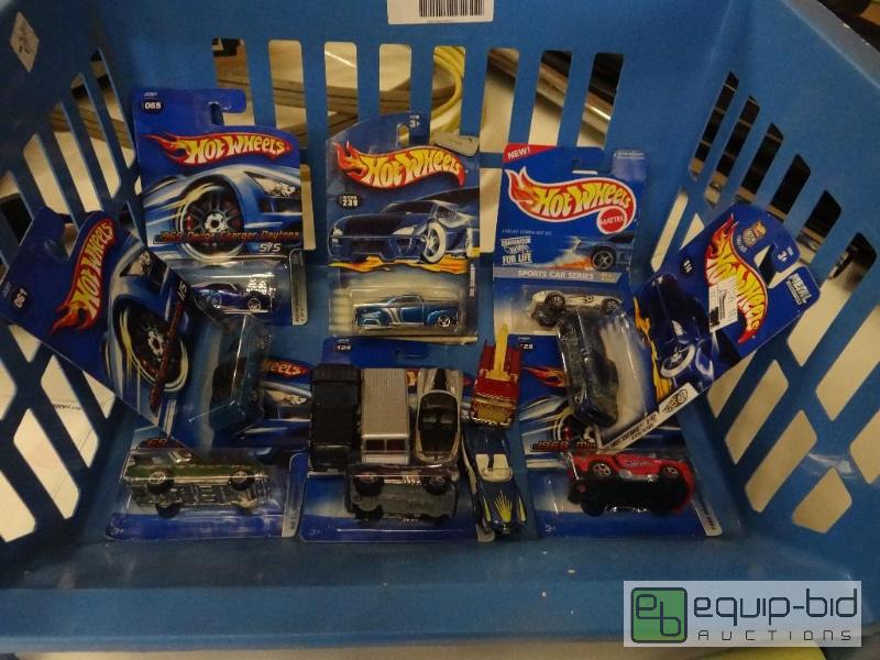lot 1733 image: Lot of 13 various hot wheels....
