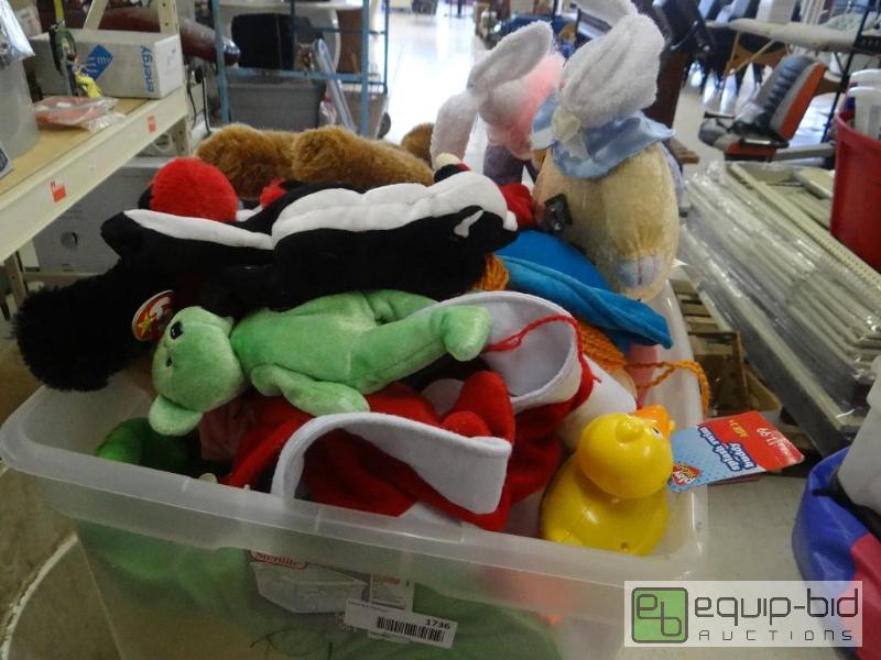 lot 1736 image: Tote full of beanie babies and stuffed animal...
