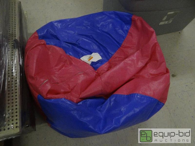 lot 1742 image: Bean bag chair and 2 back packs....