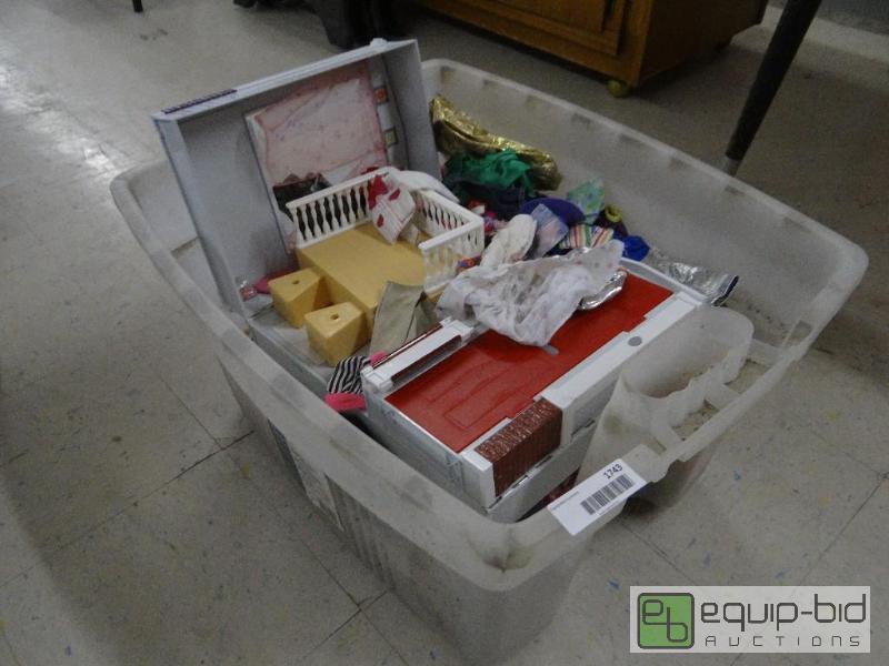 lot 1743 image: Tote full of barbies, doll clothes and dolls ...