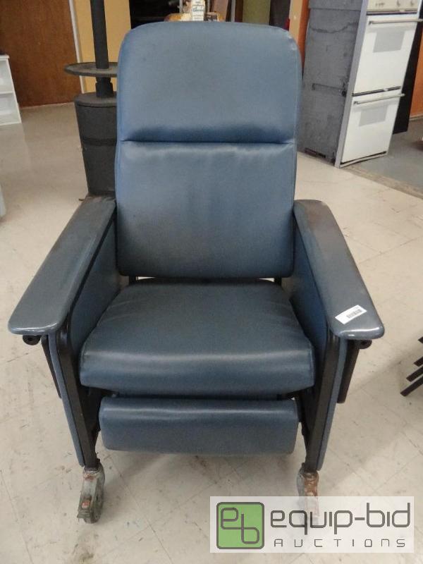 lot 1752 image: Stryker hospital recliner....