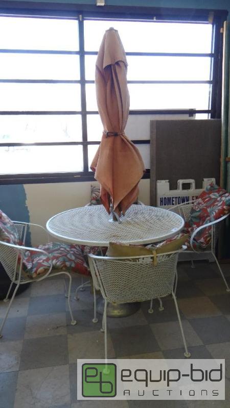 lot 460 image: Metal patio set with table, 4 chairs, umbrell...