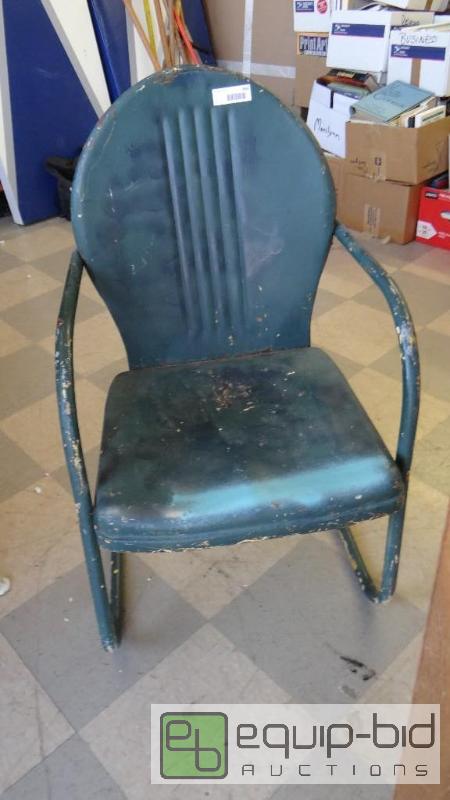 lot 464 image: Vintage metal patio chair....