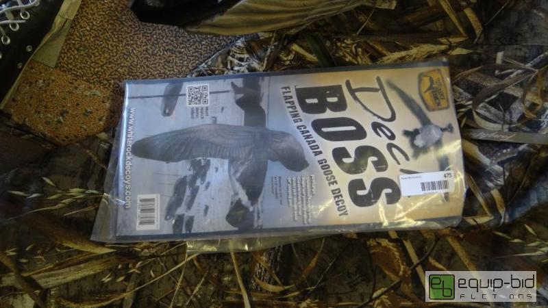 lot 475 image: Decoy bag that converts into a layout blind a...