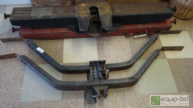 lot 477 image: 5th wheel hitch....
