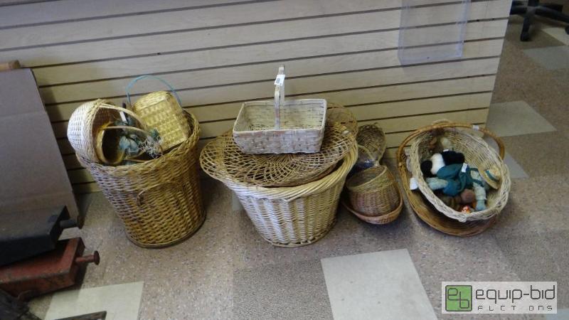 lot 485 image: Lot of assorted baskets....