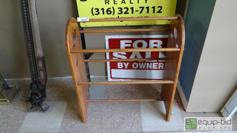 lot 488 image: Wood quilt rack.  25&quot wide x 11&quot de...