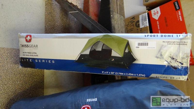 lot 490 image: Swiss gear elite 9 x 8 tent in box....