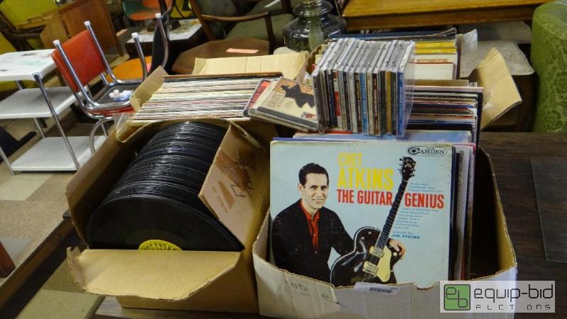 lot 511 image: Large lot of assorted record albums....