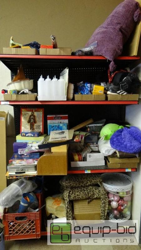 lot 523 image: Large lot of various Christmas items and misc...
