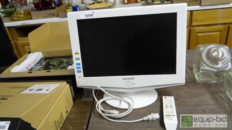 lot 538 image: Samsung 19&quot tv with remote.  Works....