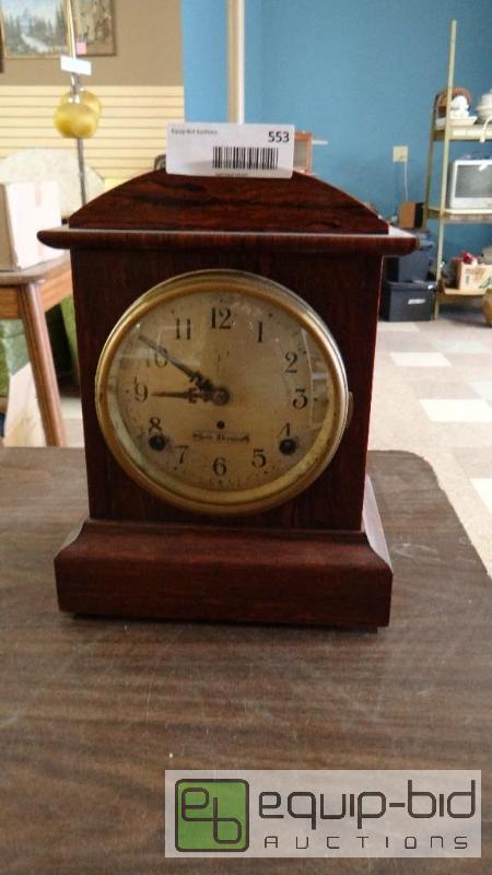 lot 553 image: Vintage seth thomas clock with key....